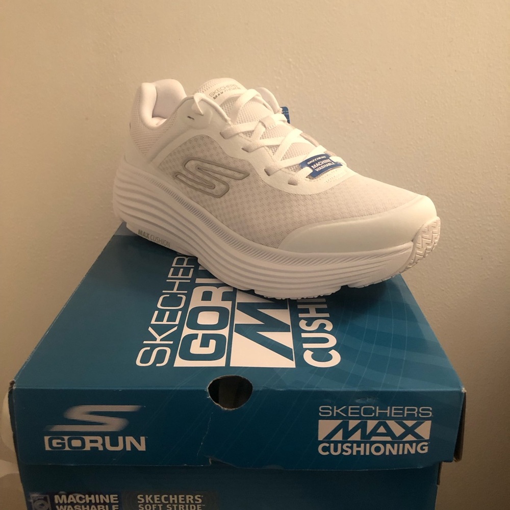 Skechers Men’s White GOrun Max Cushioning Running Shoe